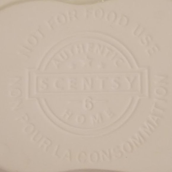 Scentsy Warmer Santa Boots Warmer (Down the Chimney) - Picture 9 of 9